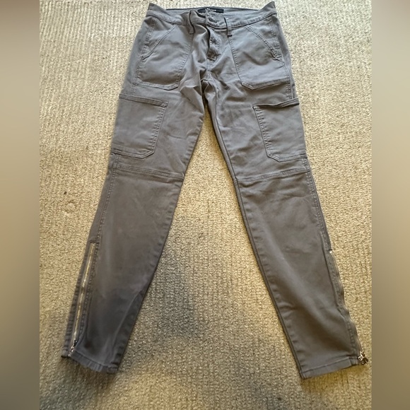 Size 28 J Brand Grey jeans with zipper on both bottoms - Picture 1 of 10